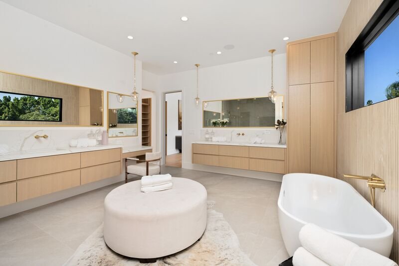 baño grande con tina